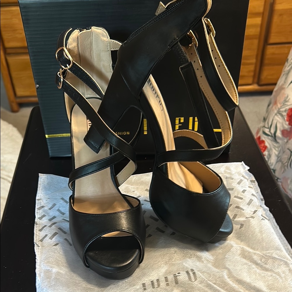 IDIFU Black High Heels with Elegant Straps
